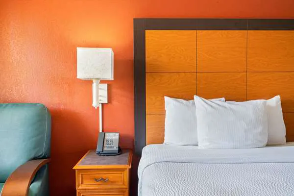 La Quinta Inn by Wyndham Phoenix Sky Harbor Airport 4