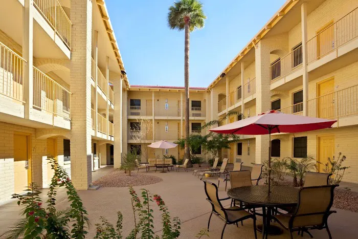 La Quinta Inn by Wyndham Phoenix Sky Harbor Airport 4