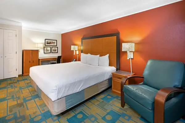La Quinta Inn by Wyndham Phoenix Sky Harbor Airport 4