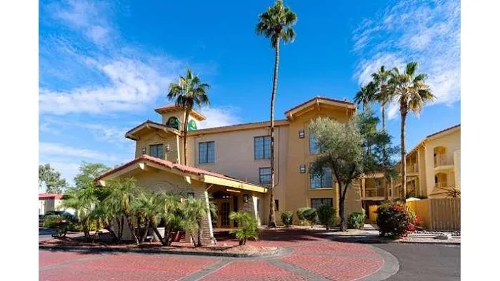 La Quinta Inn by Wyndham Phoenix Sky Harbor Airport 4