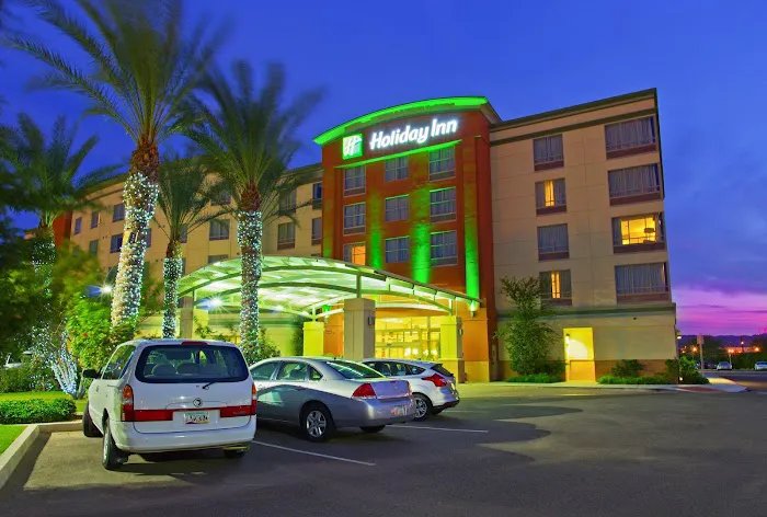 Holiday Inn & Suites Phoenix Airport by IHG 5