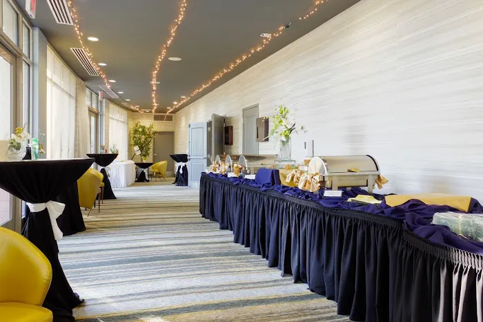 Holiday Inn & Suites Phoenix Airport by IHG 5