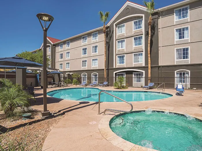 La Quinta Inn & Suites by Wyndham Phoenix Chandler 5