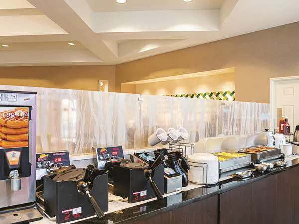 La Quinta Inn & Suites by Wyndham Phoenix Chandler 5