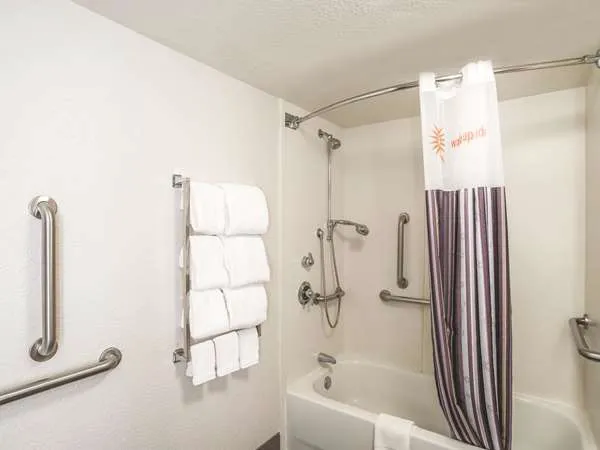 La Quinta Inn & Suites by Wyndham Phoenix Chandler 5