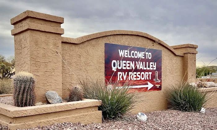 Mac Gavins Queen Valley RV Res 4