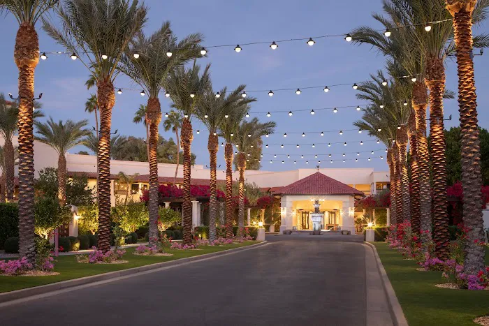 The Scottsdale Resort and Spa, Curio Collection by Hilton 5