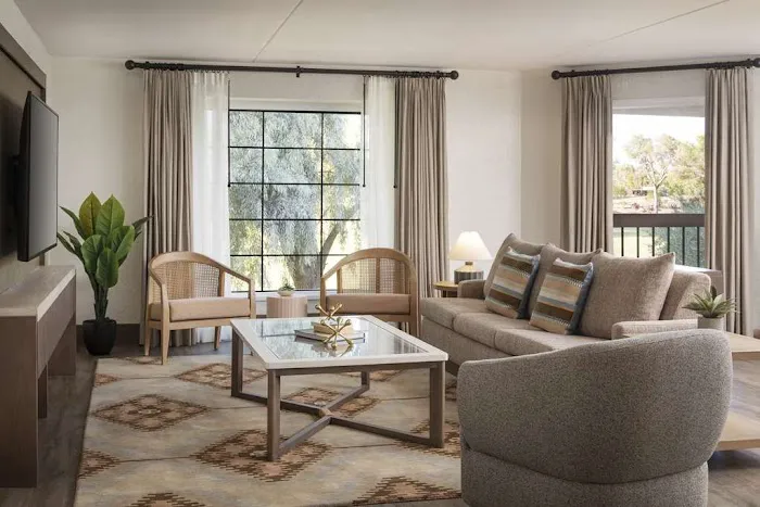 The Scottsdale Resort and Spa, Curio Collection by Hilton 5