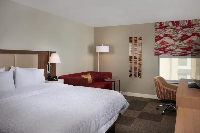 Hampton Inn & Suites Phoenix/Scottsdale on Shea Boulevard 5