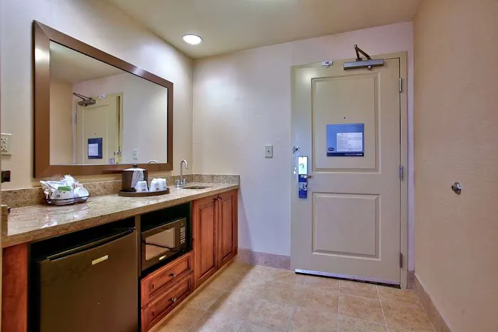 Hampton Inn & Suites Scottsdale at Talking Stick 4
