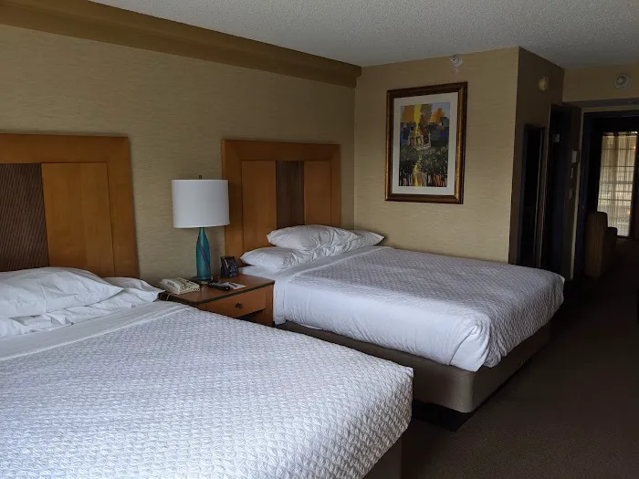 Embassy Suites by Hilton Phoenix Biltmore 5