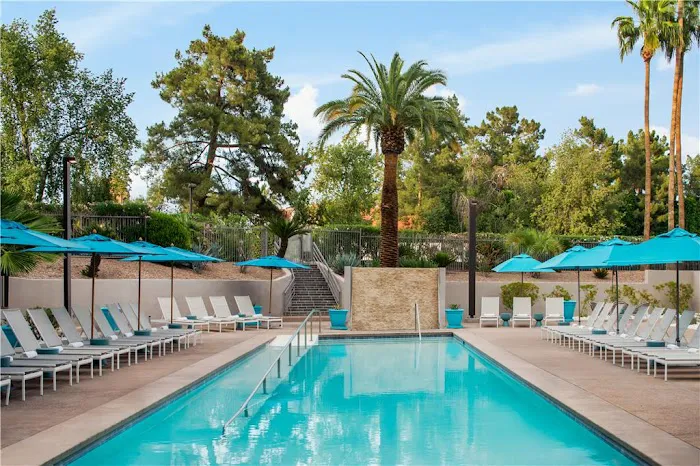 Embassy Suites by Hilton Phoenix Biltmore 5