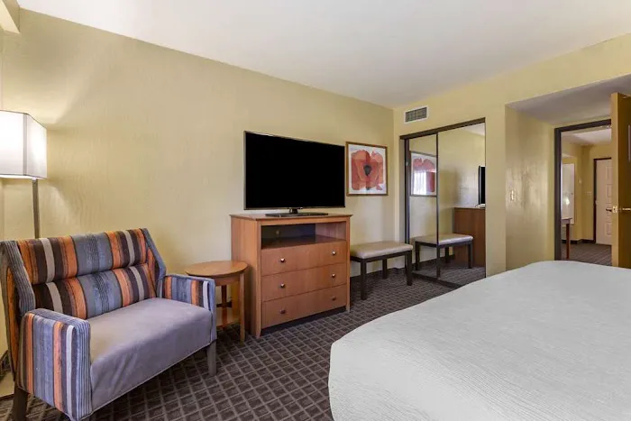 Best Western Plus Scottsdale Thunderbird Suites 5