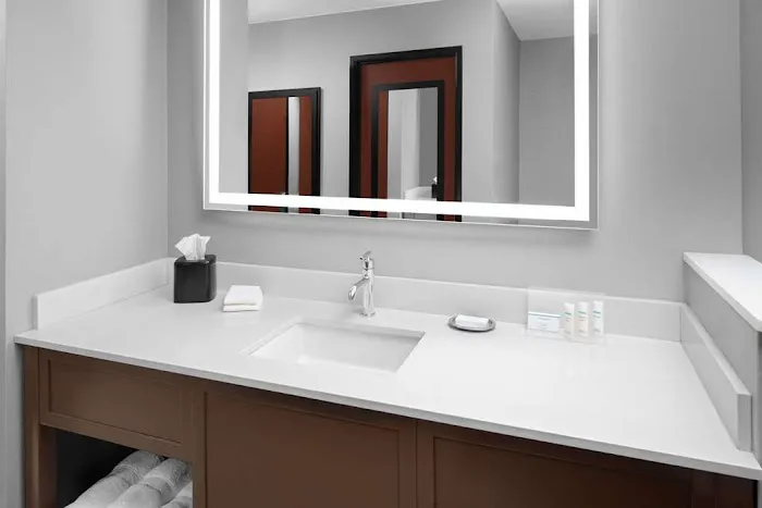 Hampton Inn Phoenix-Biltmore 5