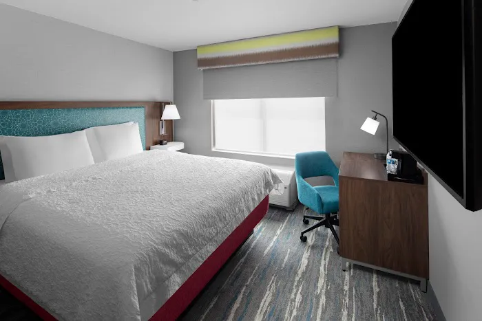 Hampton Inn Phoenix-Biltmore 5
