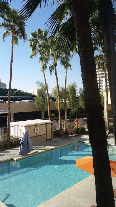 Hampton Inn Phoenix-Biltmore 5