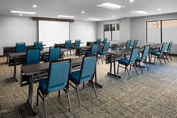 Hampton Inn Phoenix-Biltmore 5