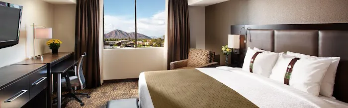 Holiday Inn & Suites Phoenix Airport North by IHG 5