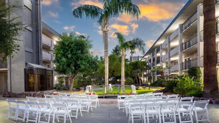 Holiday Inn & Suites Phoenix Airport North by IHG 5
