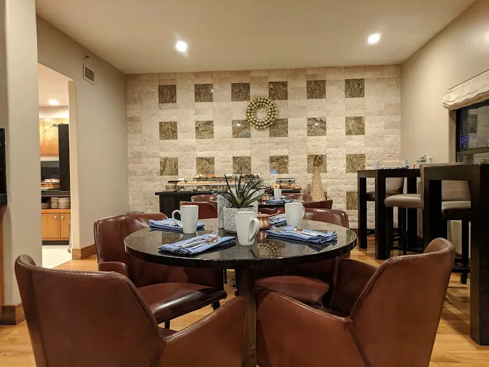 Fairmont Gold Lounge 5