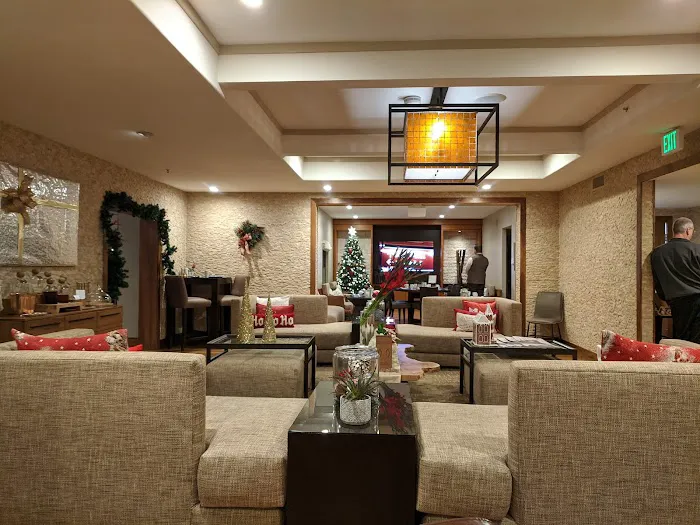 Fairmont Gold Lounge 5