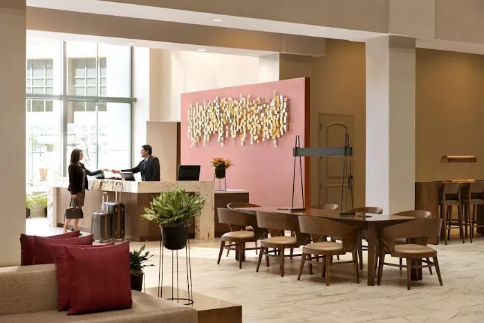Embassy Suites by Hilton Phoenix Downtown North 5