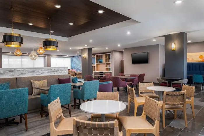 Home2 Suites by Hilton Phoenix Midtown 5