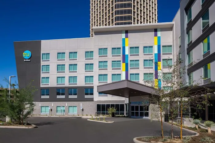 Tru by Hilton Phoenix Midtown 5