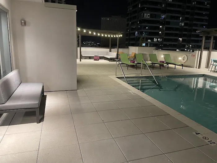 Tru by Hilton Phoenix Midtown 5