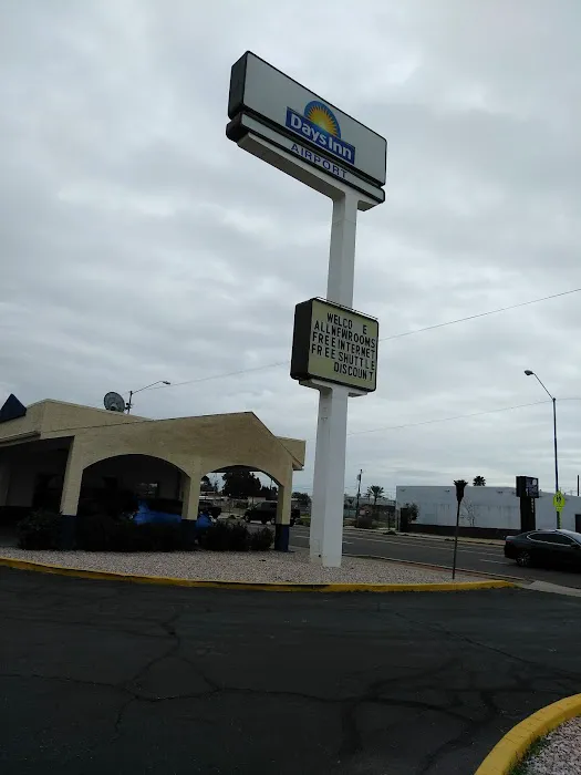 SureStay by Best Western Phoenix Airport 5