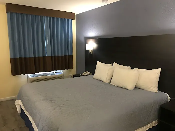 SureStay by Best Western Phoenix Airport 5