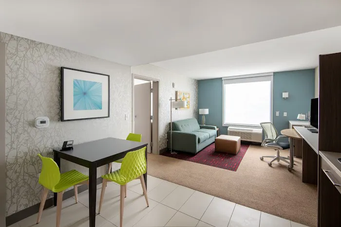 Home2 Suites by Hilton Phoenix Airport North 5