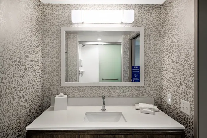 Home2 Suites by Hilton Phoenix Airport North 5