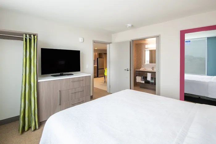 Home2 Suites by Hilton Phoenix Airport North 5