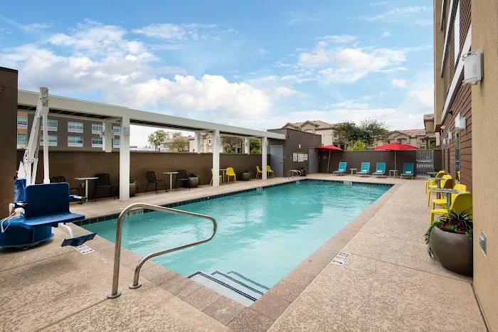 Home2 Suites by Hilton Phoenix Airport North 5
