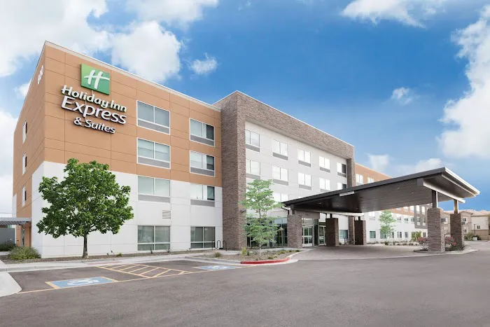 Holiday Inn Express & Suites Phoenix - Airport North 5