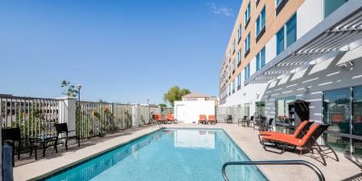 Holiday Inn Express & Suites Phoenix - Airport North