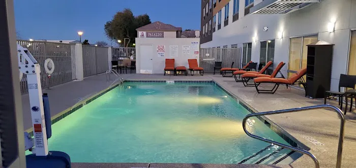 Holiday Inn Express & Suites Phoenix - Airport North 5