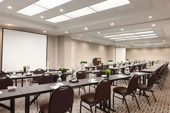 Radisson Hotel Phoenix Airport 5