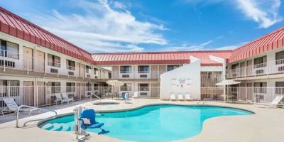 Super 8 by Wyndham Phoenix Metro North