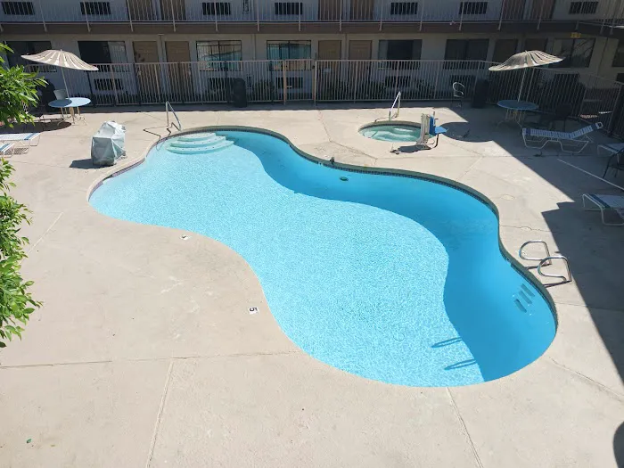 Super 8 by Wyndham Phoenix Metro North 5
