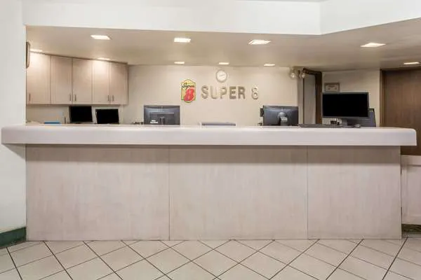 Super 8 by Wyndham Phoenix Metro North 5