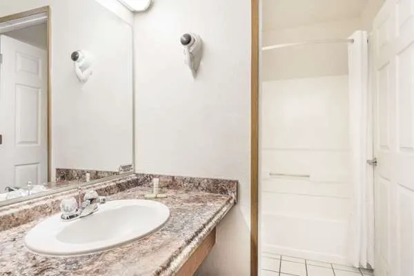 Super 8 by Wyndham Phoenix Metro North 5