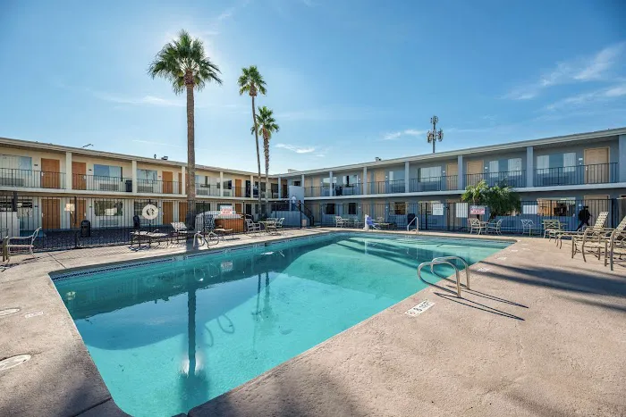 Econo Lodge Phoenix North I-17 5