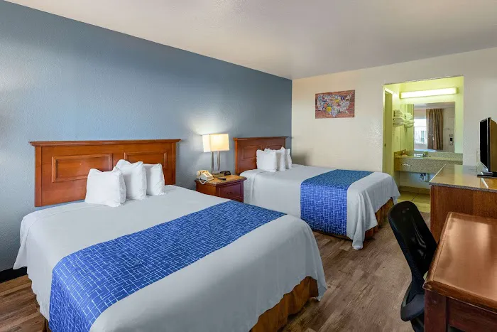 Econo Lodge Phoenix North I-17 5