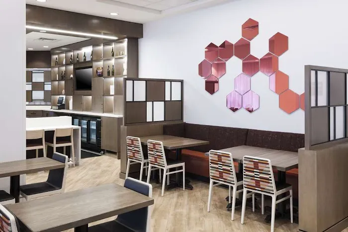 Hampton Inn & Suites Phoenix Downtown 5