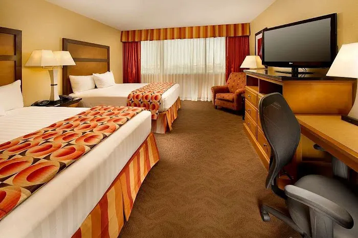 Drury Inn & Suites Phoenix Airport 5