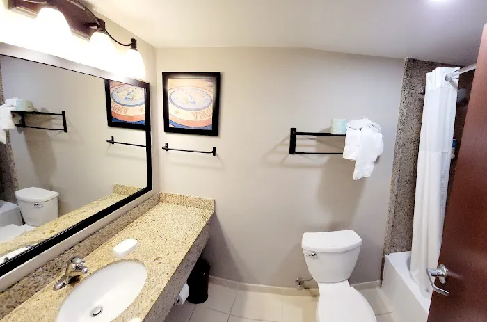 Drury Inn & Suites Phoenix Airport 5