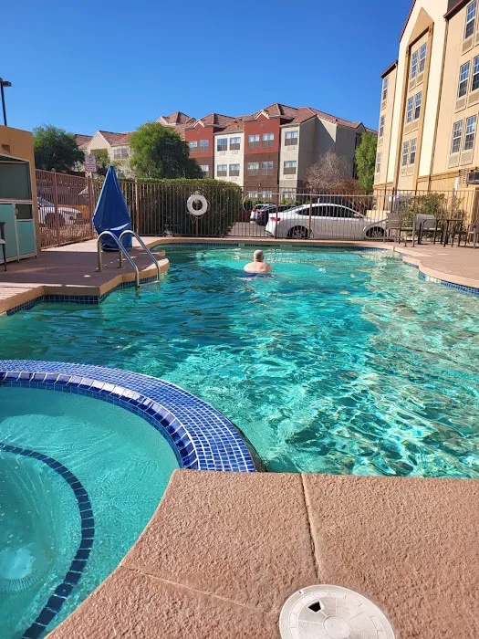 Holiday Inn Express & Suites Phoenix Airport by IHG 5