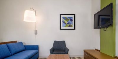 Holiday Inn Express & Suites Phoenix Airport by IHG